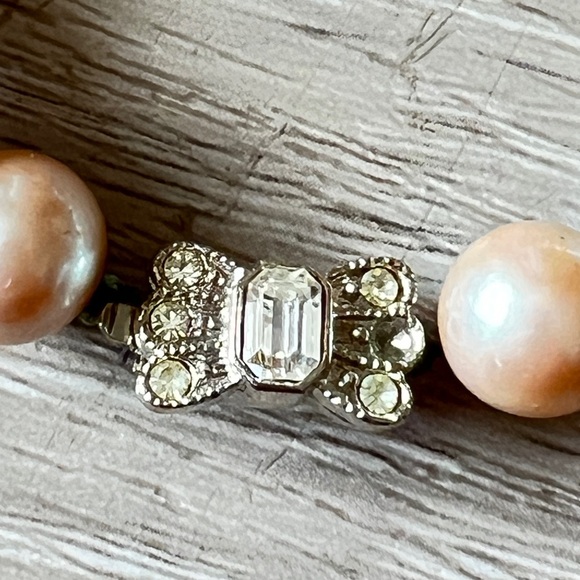 50s Classic Cream Pearl with Rhinestone Clasp Bracelet - Picture 7 of 9